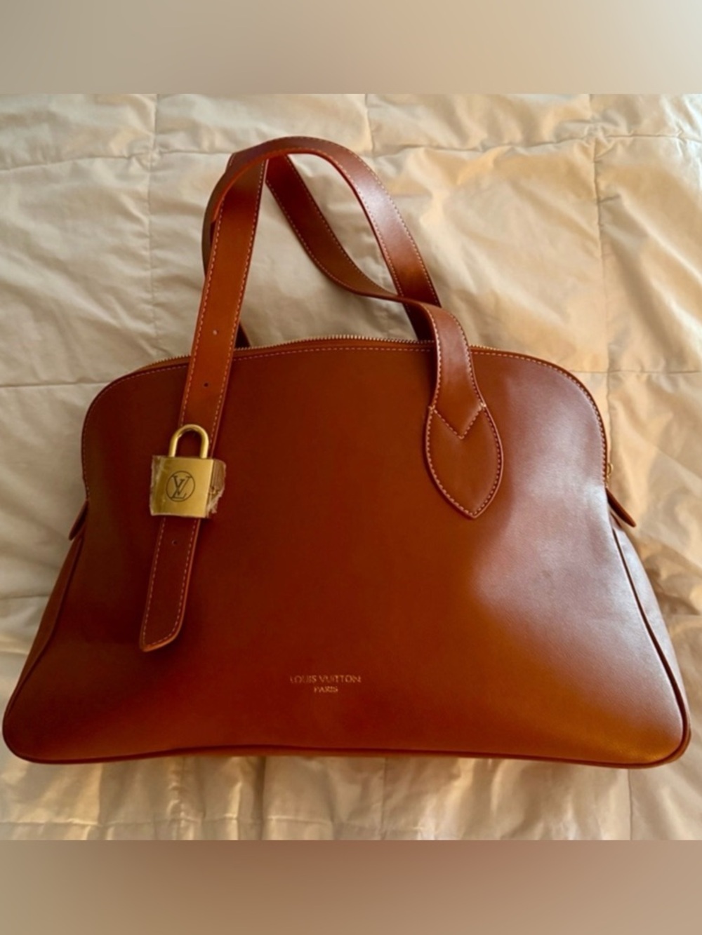 Fashionable Low Key Cognac Top-Handle Bag with Gold Lock